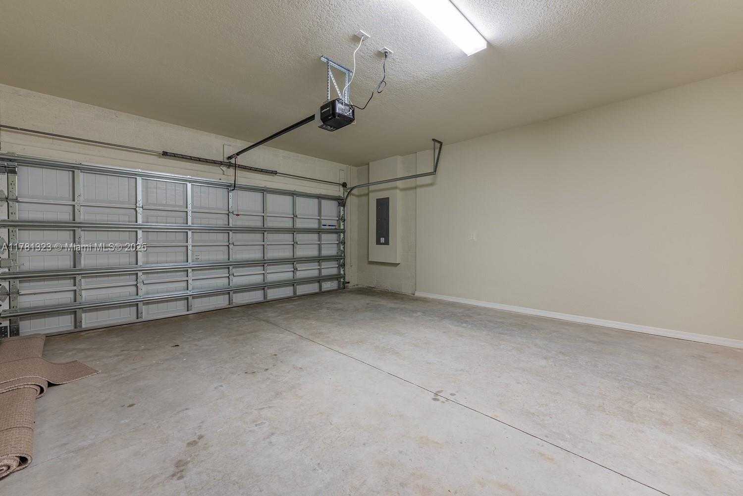 Small Image of 4974 GREENWAY DR, Hollywood Number 31