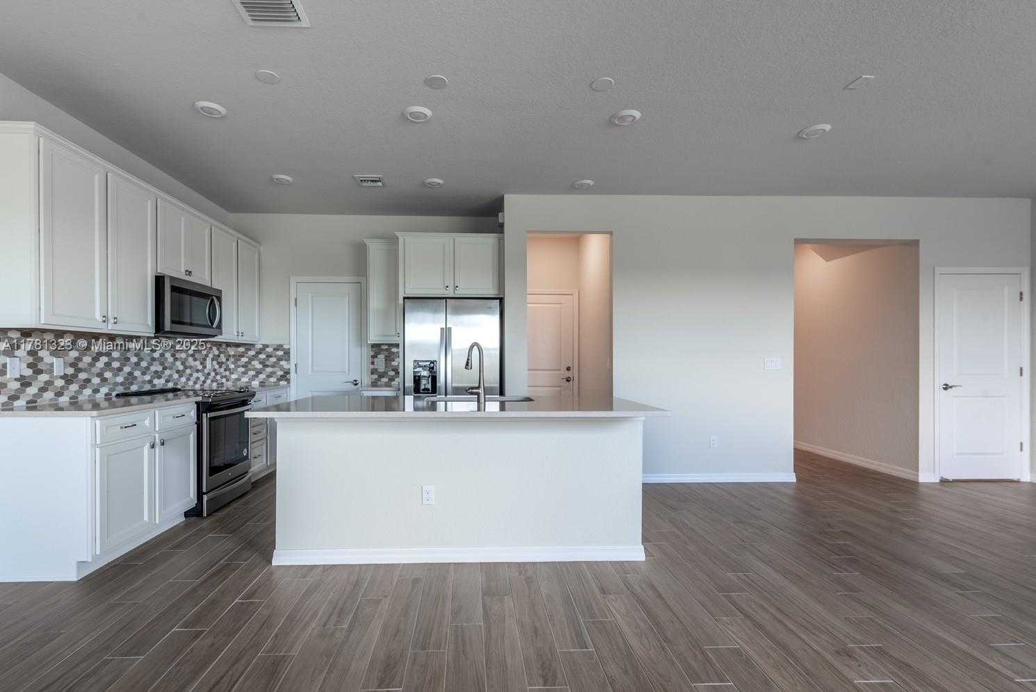 Small Image of 4974 GREENWAY DR, Hollywood Number 32
