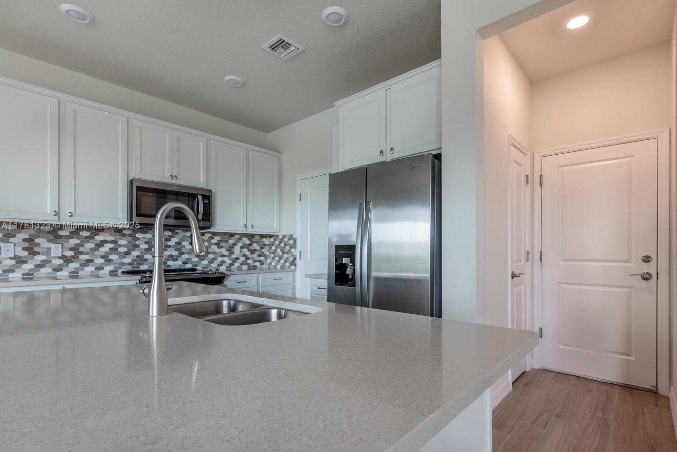 Small Image of 4974 GREENWAY DR, Hollywood Number 33