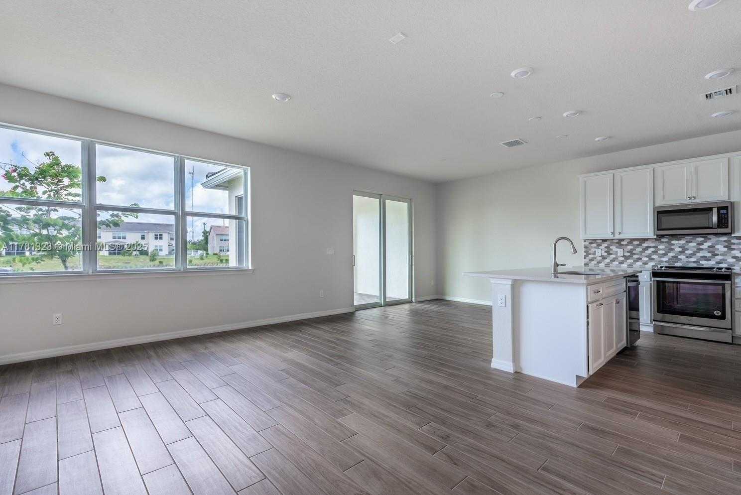Small Image of 4974 GREENWAY DR, Hollywood Number 36