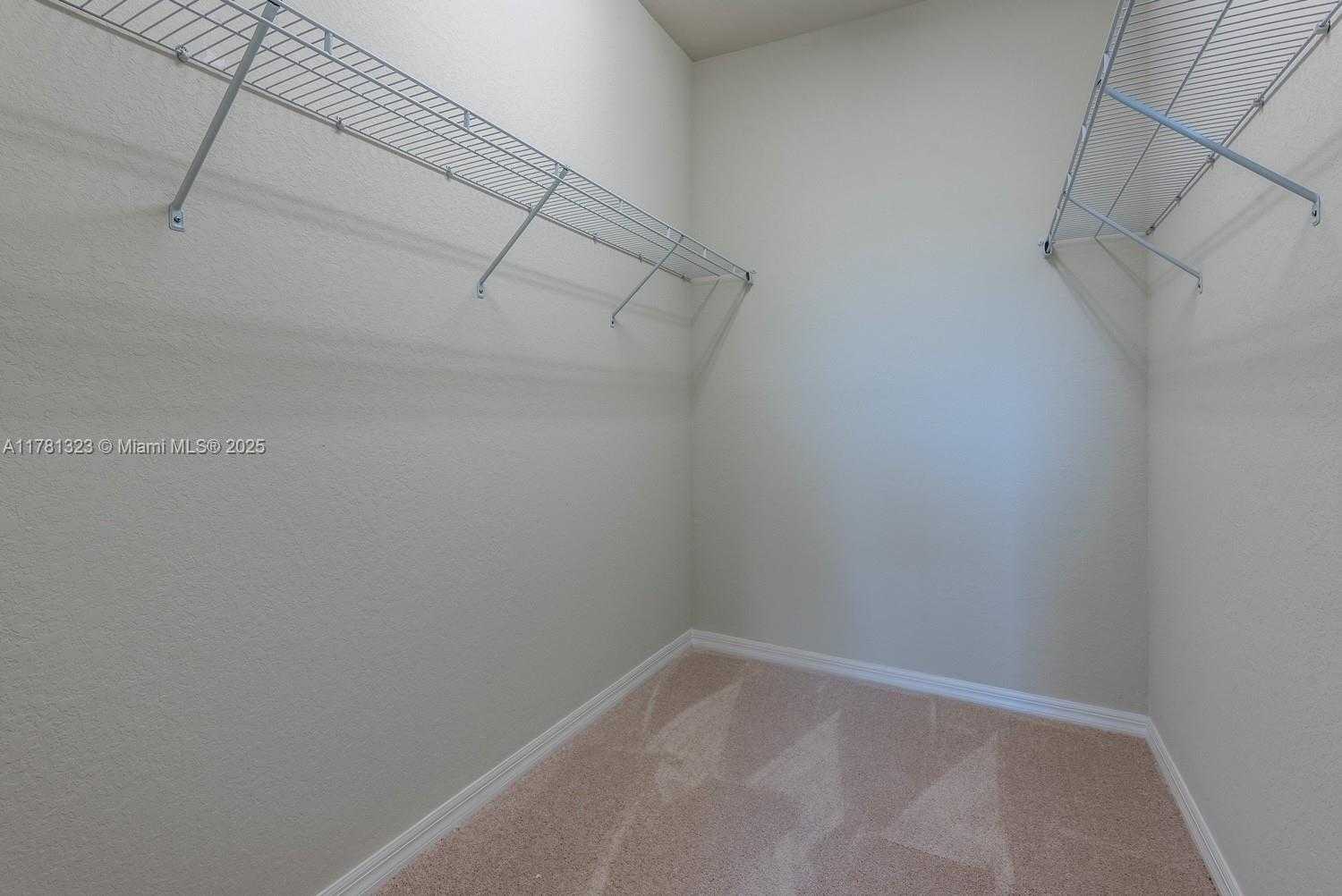 Small Image of 4974 GREENWAY DR, Hollywood Number 42