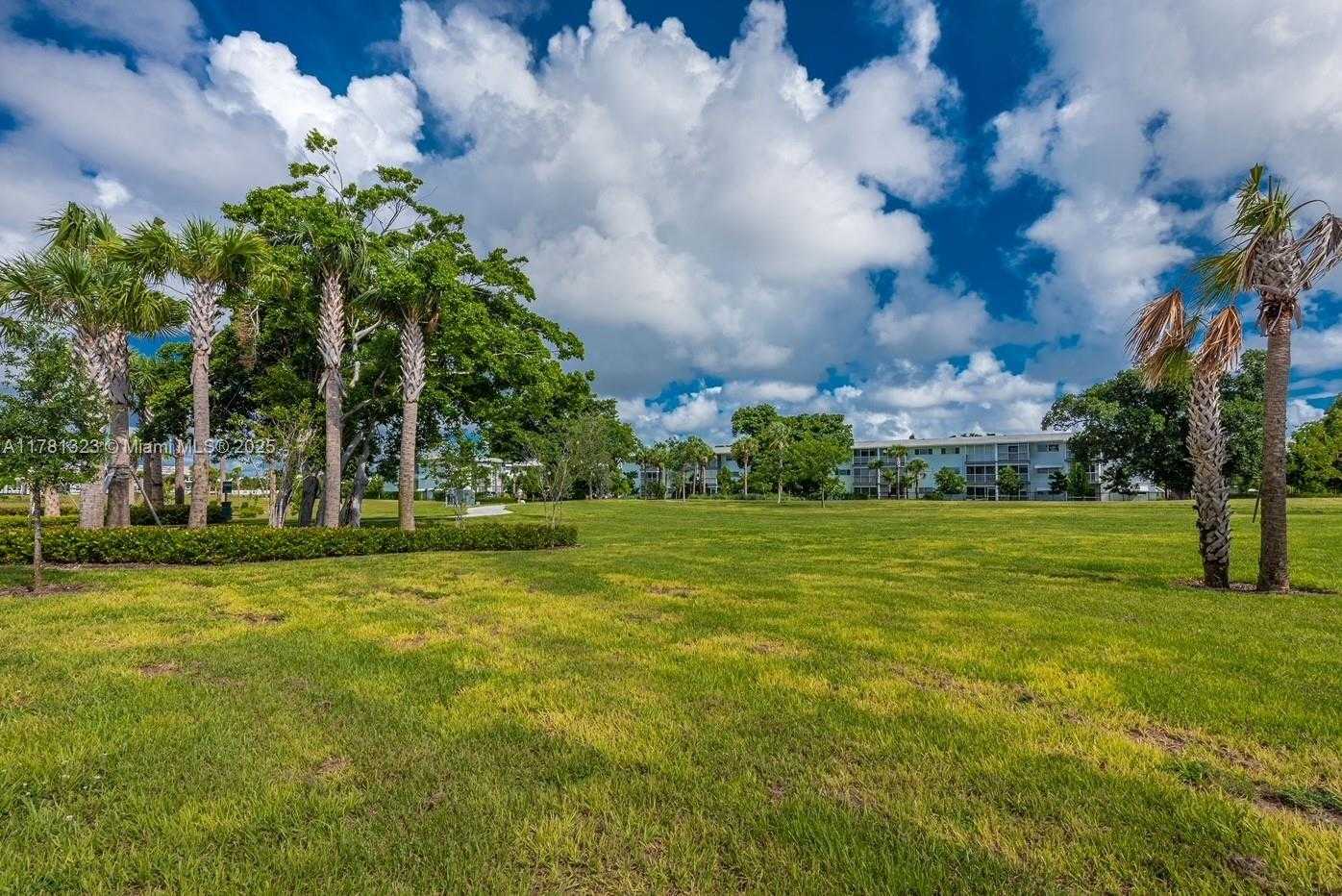 Small Image of 4974 GREENWAY DR, Hollywood Number 44