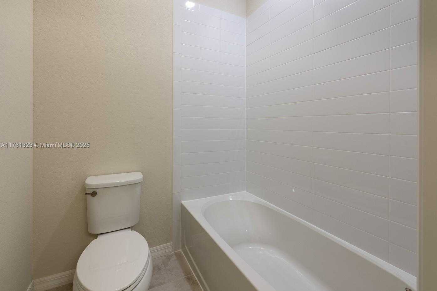 Small Image of 4974 GREENWAY DR, Hollywood Number 46