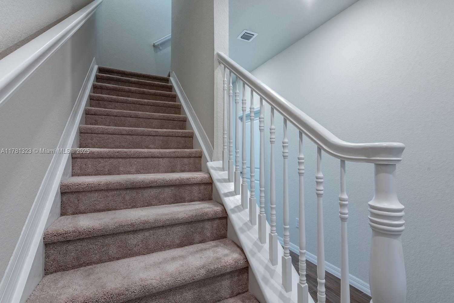 Small Image of 4974 GREENWAY DR, Hollywood Number 47
