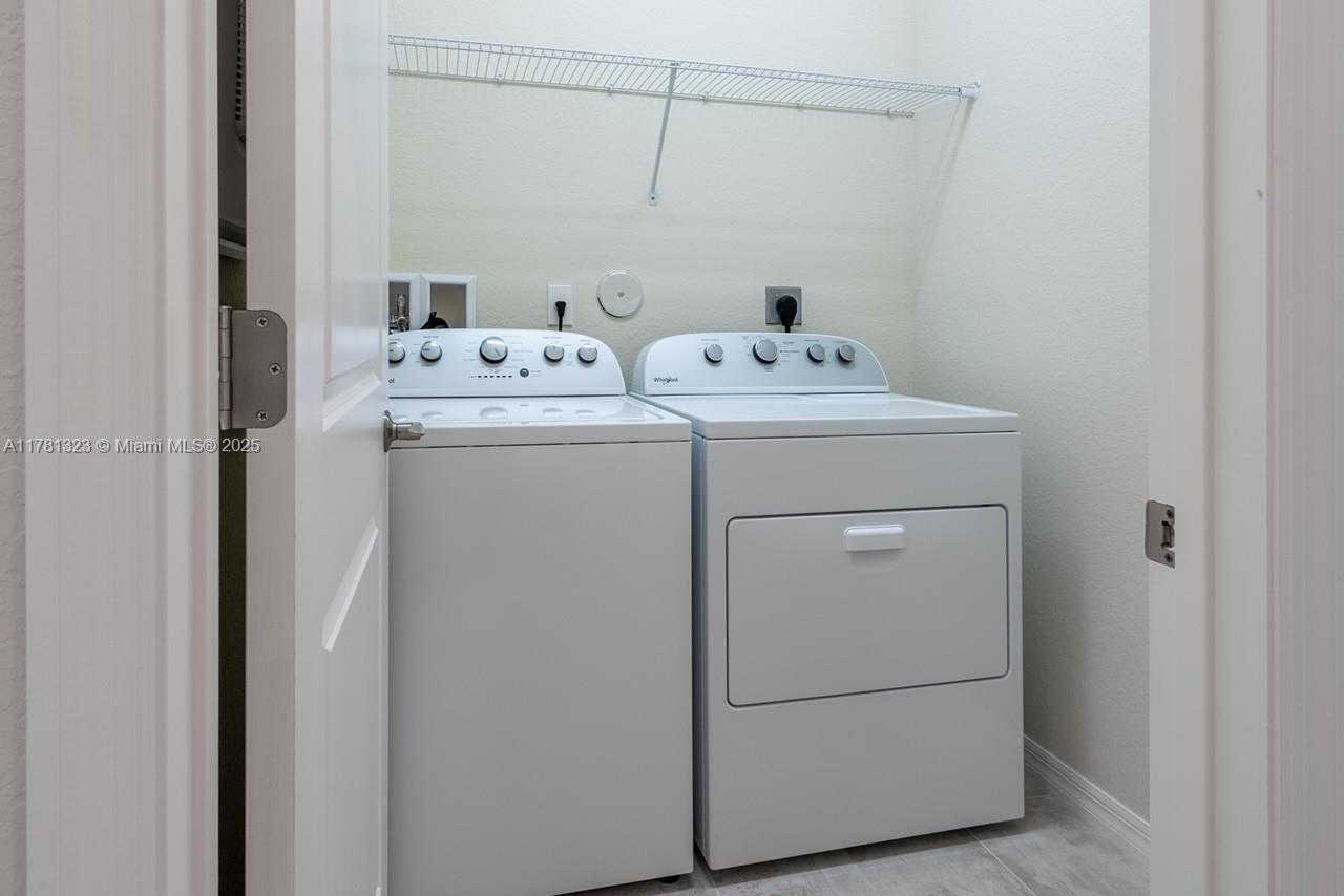 Small Image of 4974 GREENWAY DR, Hollywood Number 49