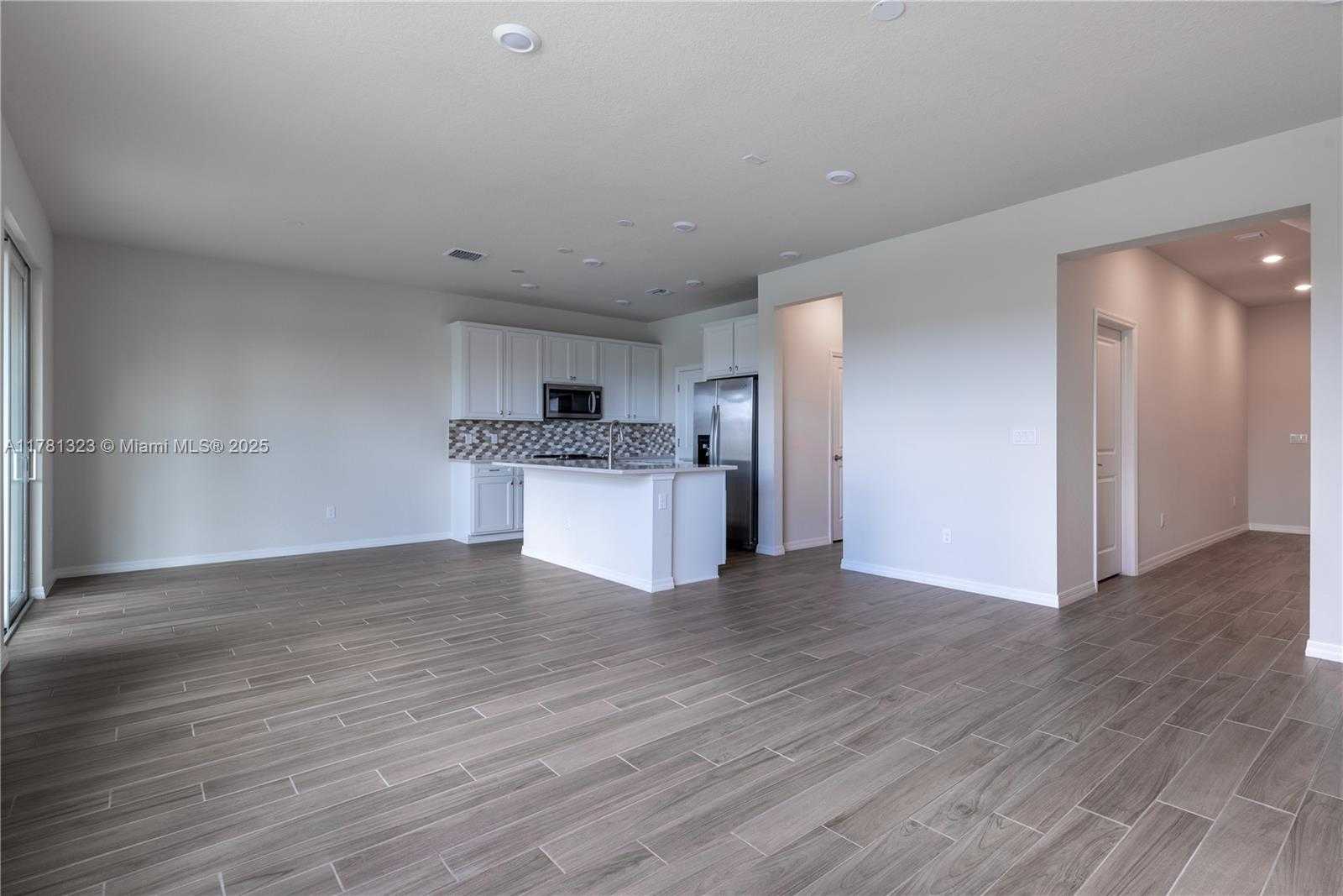 Small Image of 4974 GREENWAY DR, Hollywood Number 8