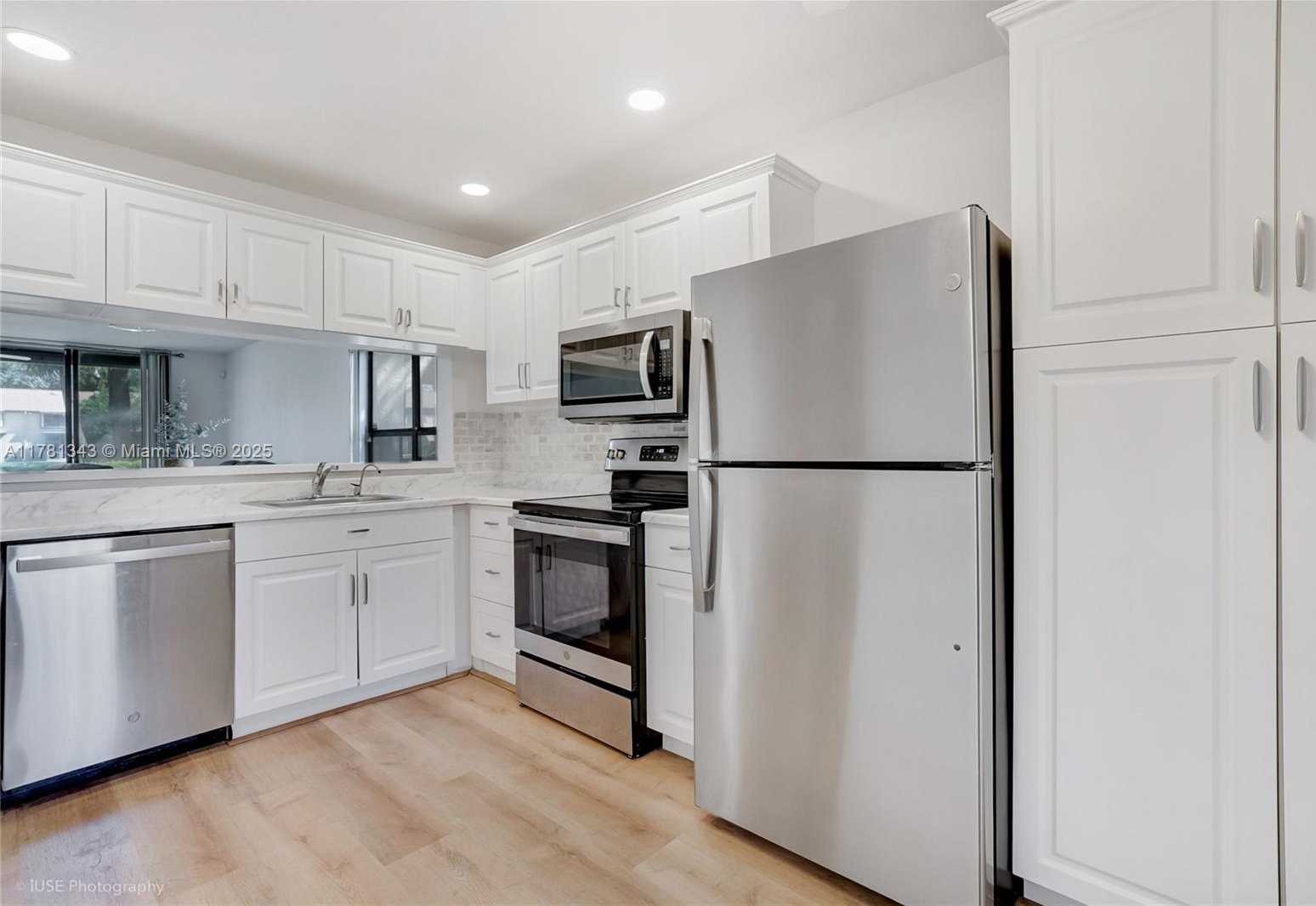Small Image of 3950 COCOPLUM CIR #F, Coconut Creek Number 6