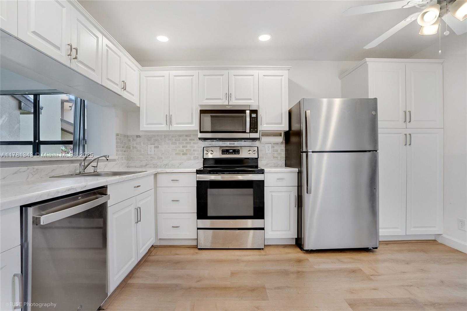 Small Image of 3950 COCOPLUM CIR #F, Coconut Creek Number 7