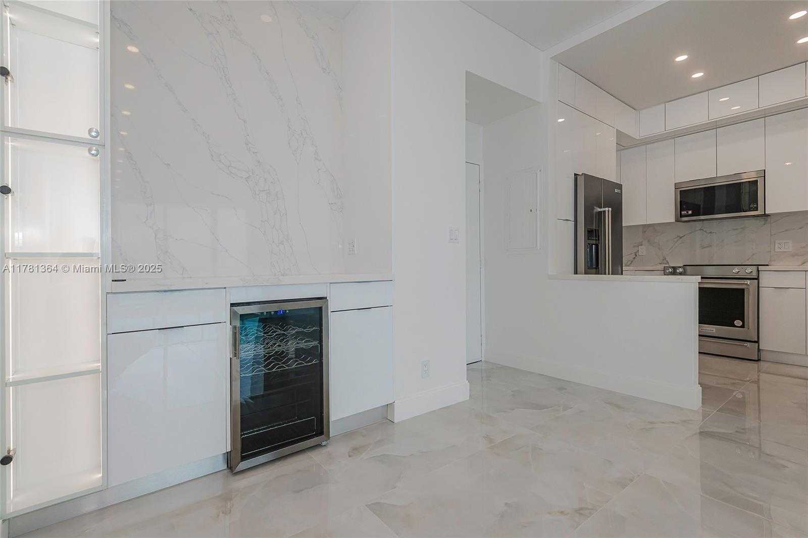 Small Image of 100 BAYVIEW DR #PH25, Sunny Isles Beach Number 10
