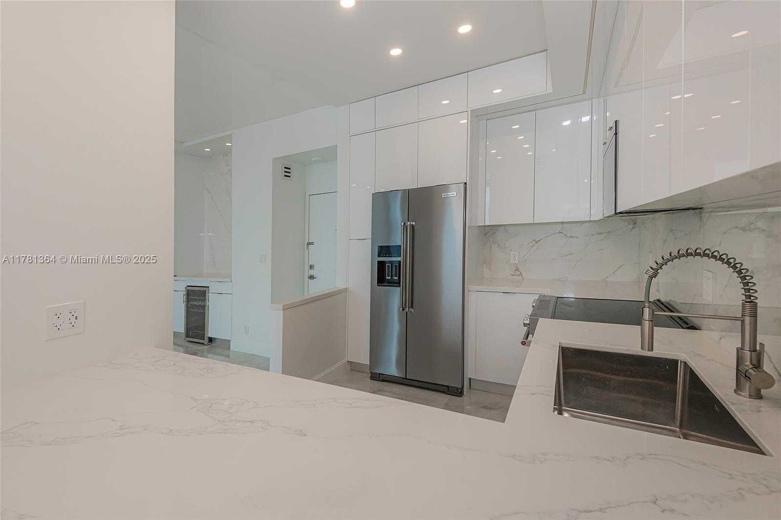 Small Image of 100 BAYVIEW DR #PH25, Sunny Isles Beach Number 12