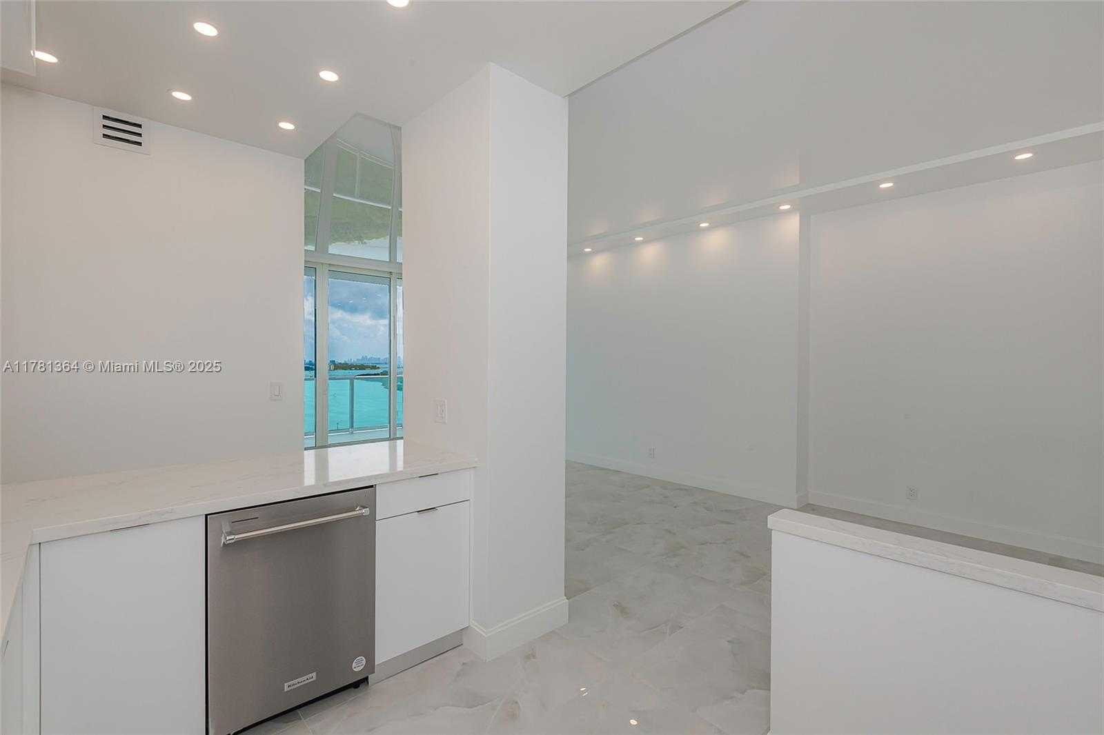 Small Image of 100 BAYVIEW DR #PH25, Sunny Isles Beach Number 13