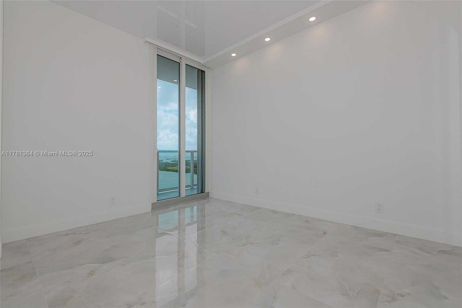 Small Image of 100 BAYVIEW DR #PH25, Sunny Isles Beach Number 14