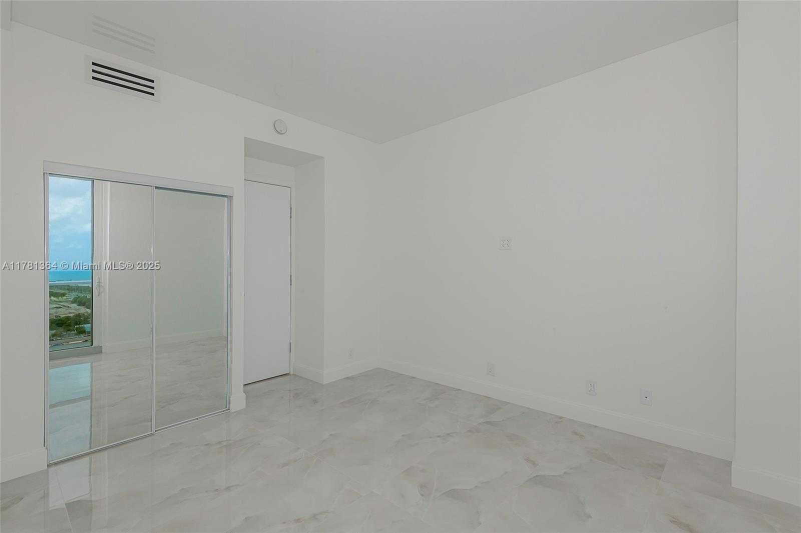 Small Image of 100 BAYVIEW DR #PH25, Sunny Isles Beach Number 16