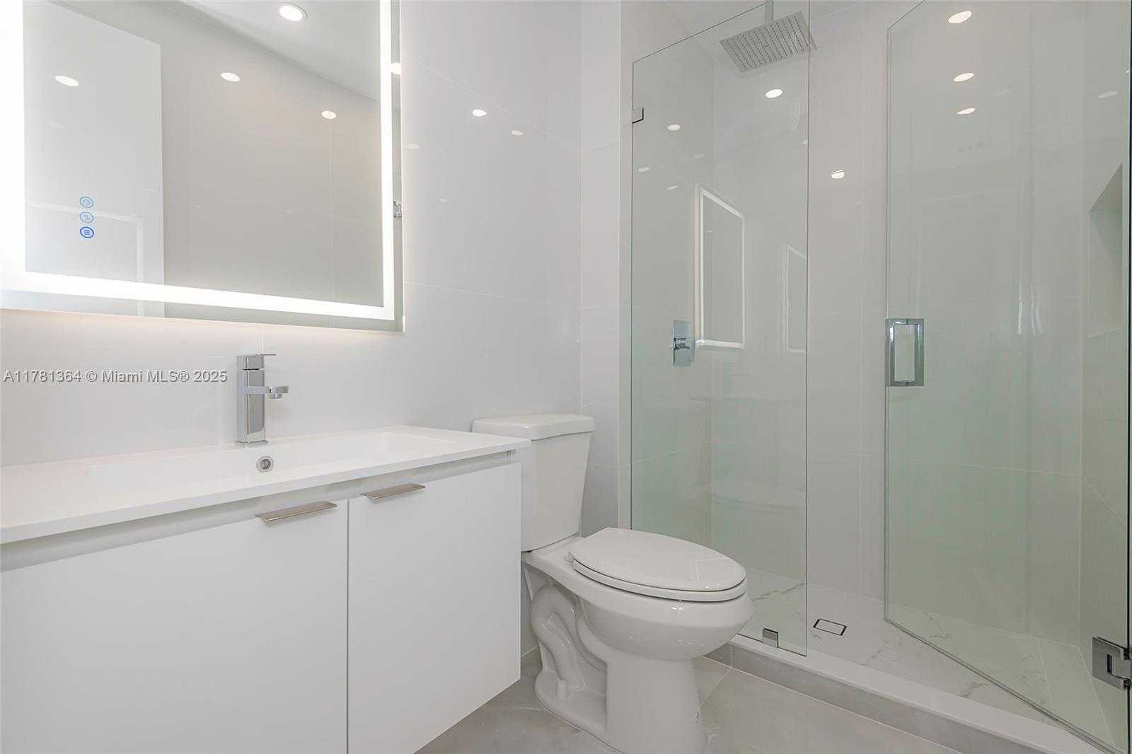 Small Image of 100 BAYVIEW DR #PH25, Sunny Isles Beach Number 17