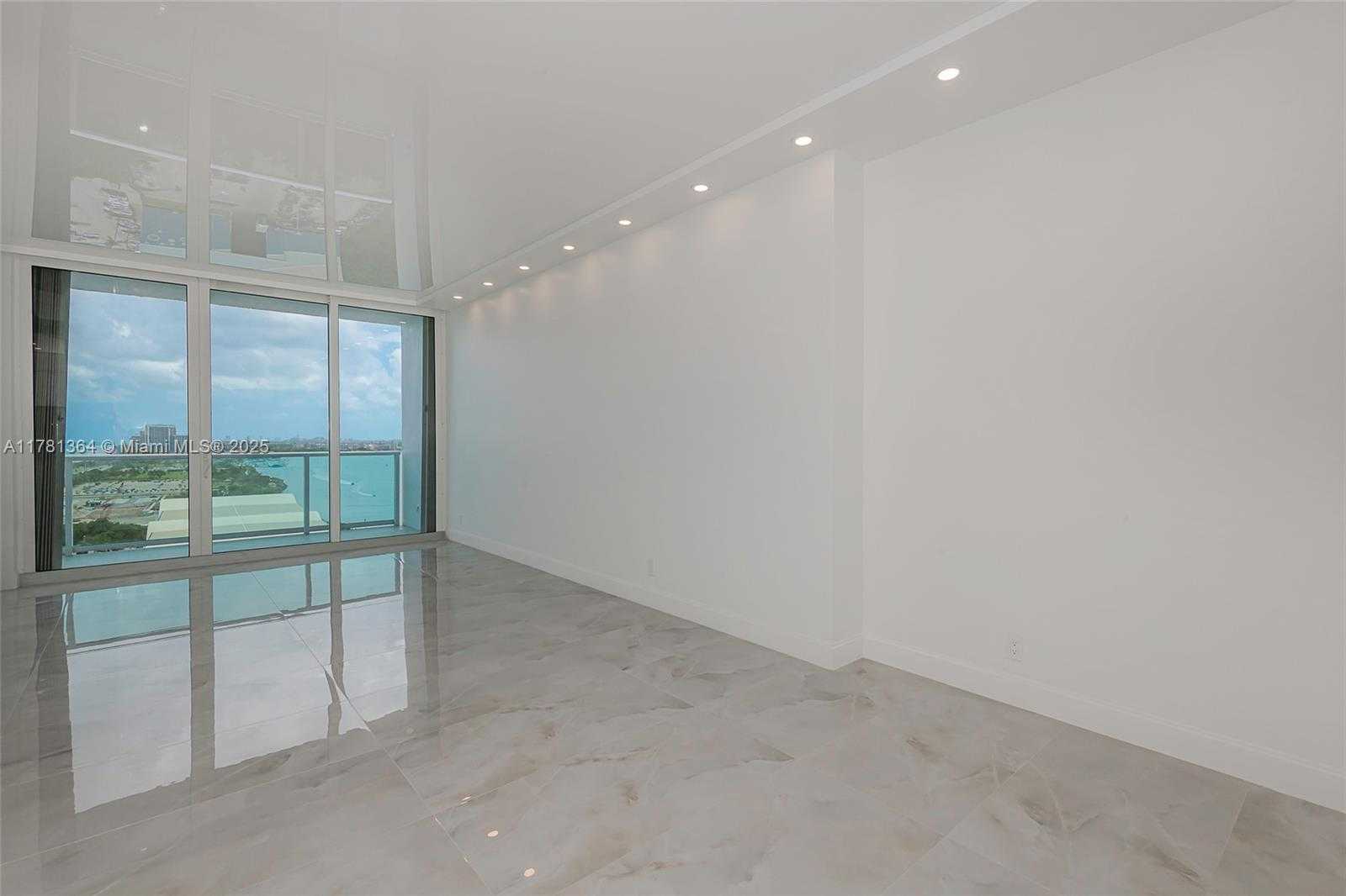 Small Image of 100 BAYVIEW DR #PH25, Sunny Isles Beach Number 2