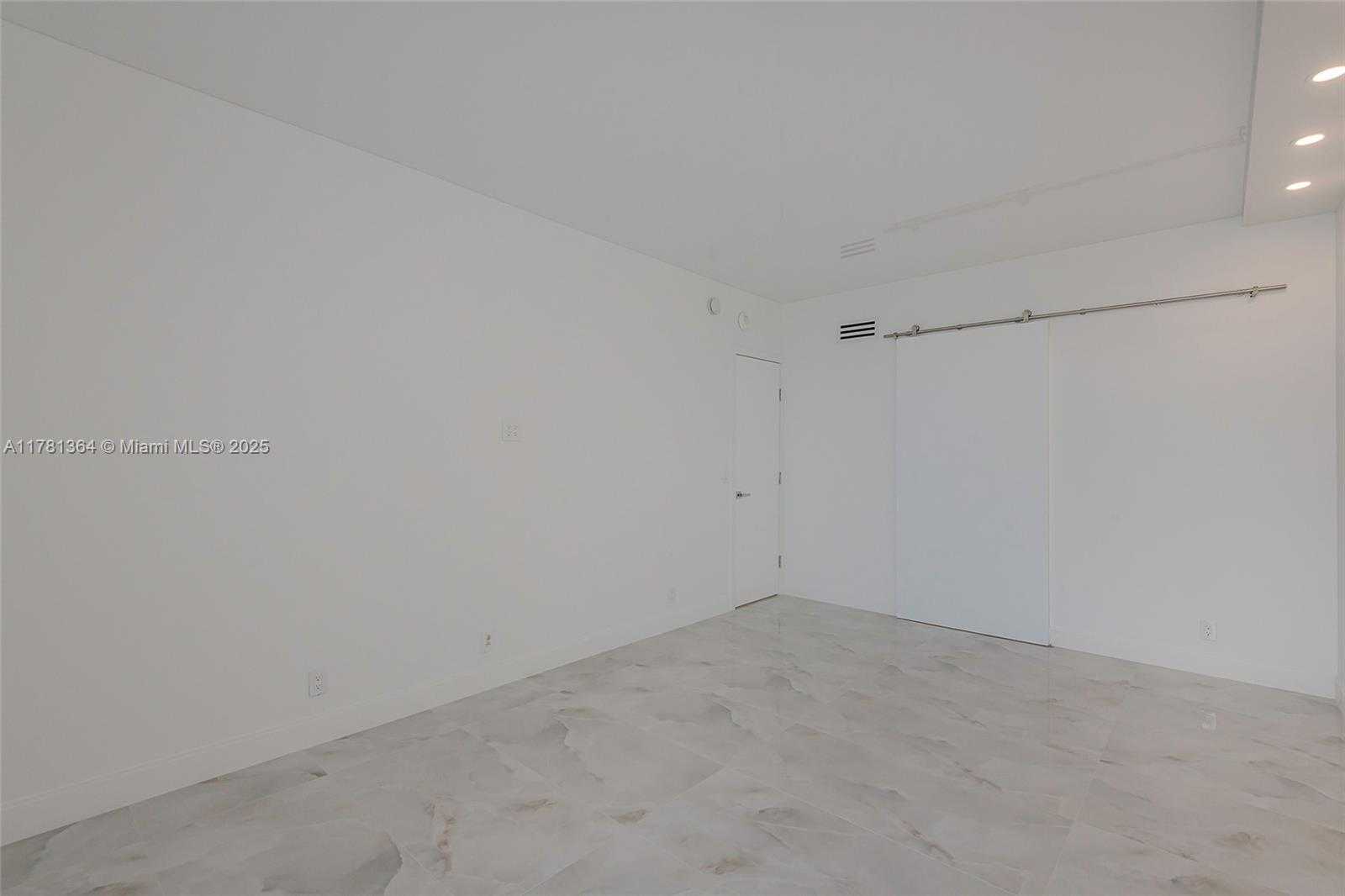 Small Image of 100 BAYVIEW DR #PH25, Sunny Isles Beach Number 20