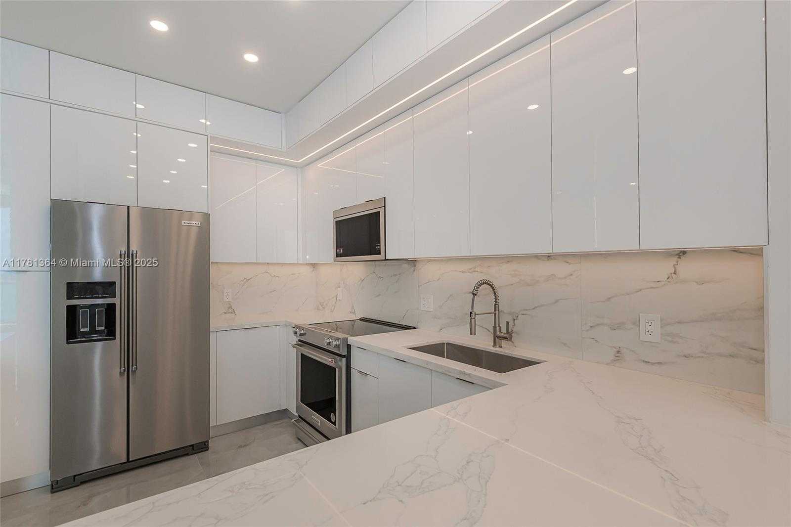 Small Image of 100 BAYVIEW DR #PH25, Sunny Isles Beach Number 24