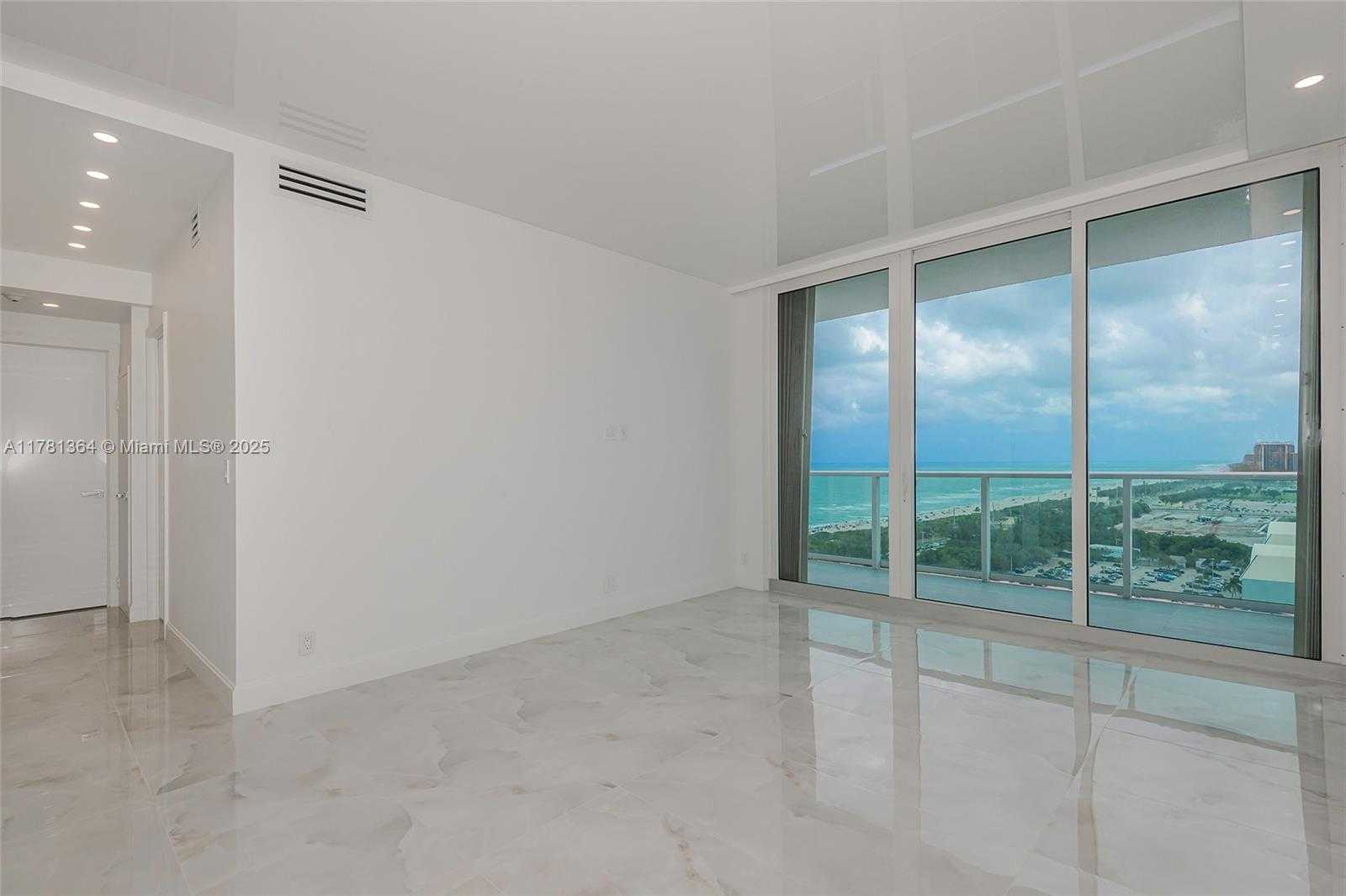 Small Image of 100 BAYVIEW DR #PH25, Sunny Isles Beach Number 4