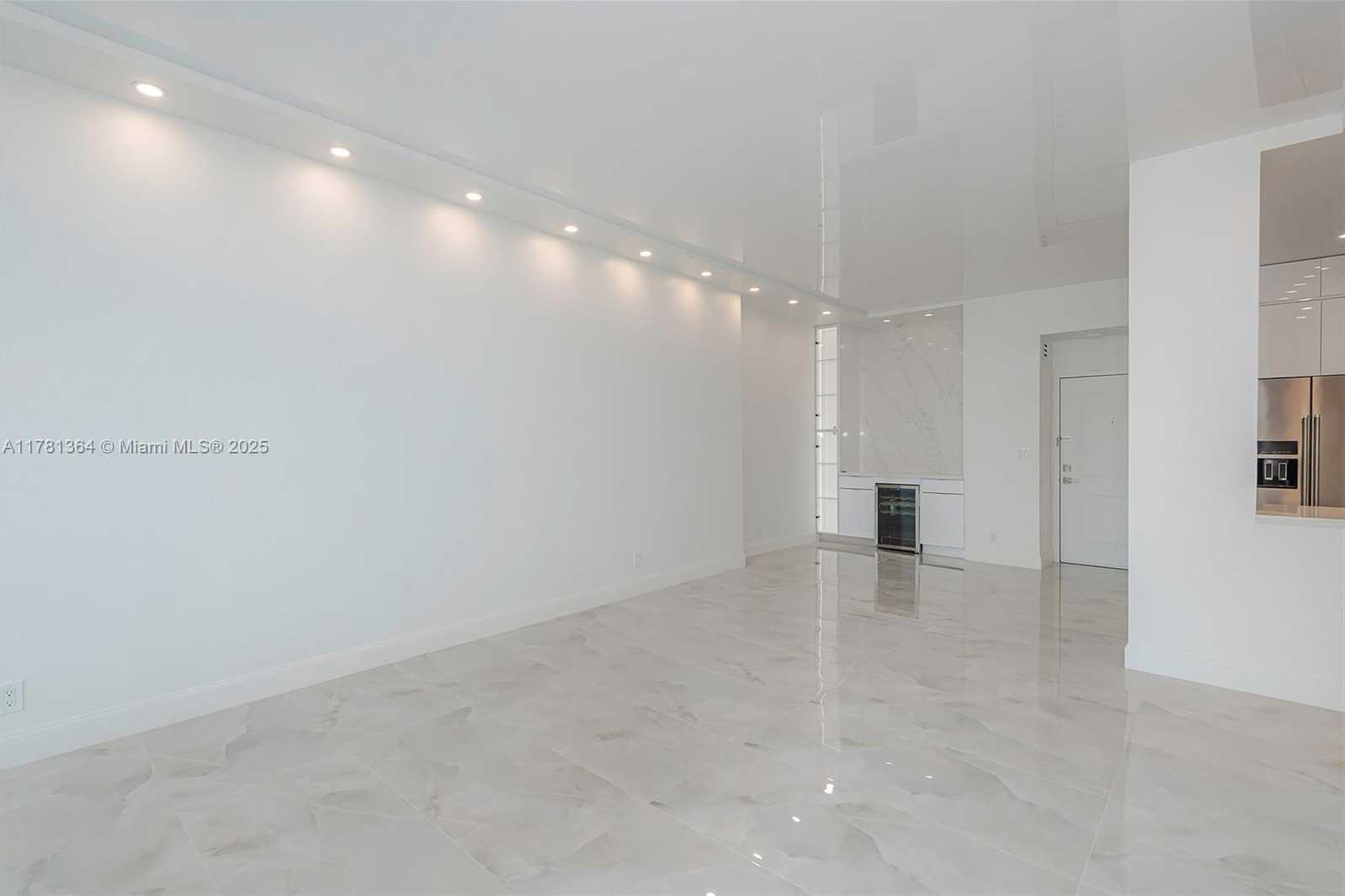 Small Image of 100 BAYVIEW DR #PH25, Sunny Isles Beach Number 6