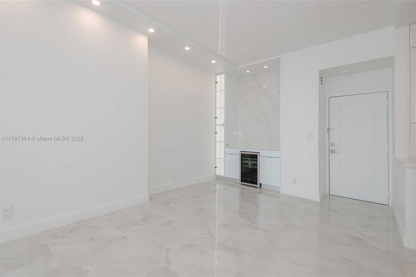 Small Image of 100 BAYVIEW DR #PH25, Sunny Isles Beach Number 9