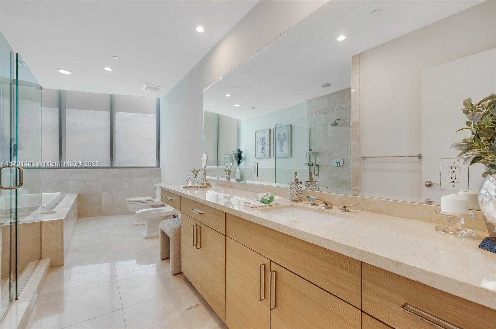 Small Image of 17001 COLLINS AVE #4305 Duplex, Sunny Isles Beach Number 32
