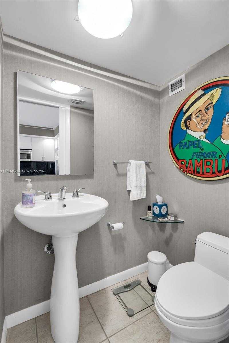 Small Image of 1228 WEST AVE #1110, Miami Beach Number 16