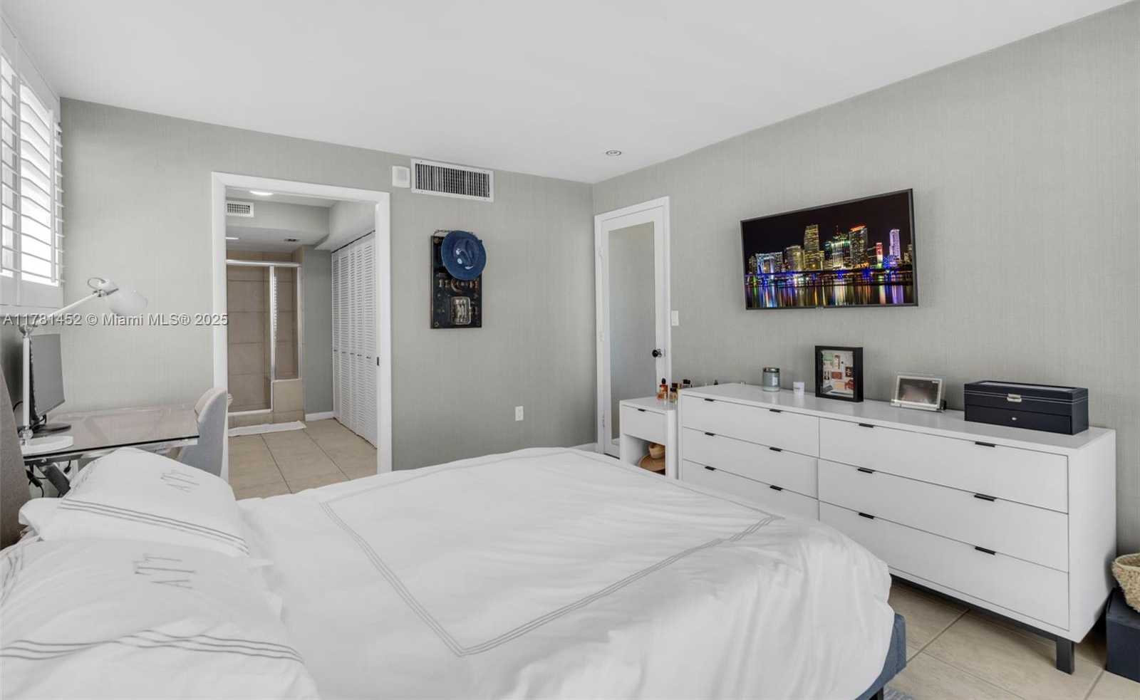 Small Image of 1228 WEST AVE #1110, Miami Beach Number 17