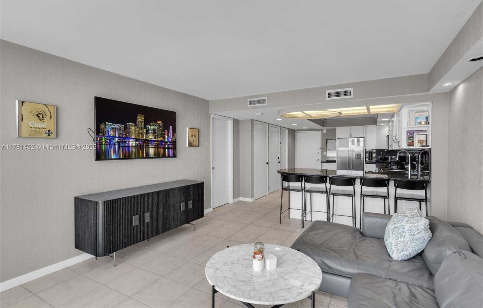 Small Image of 1228 WEST AVE #1110, Miami Beach Number 5