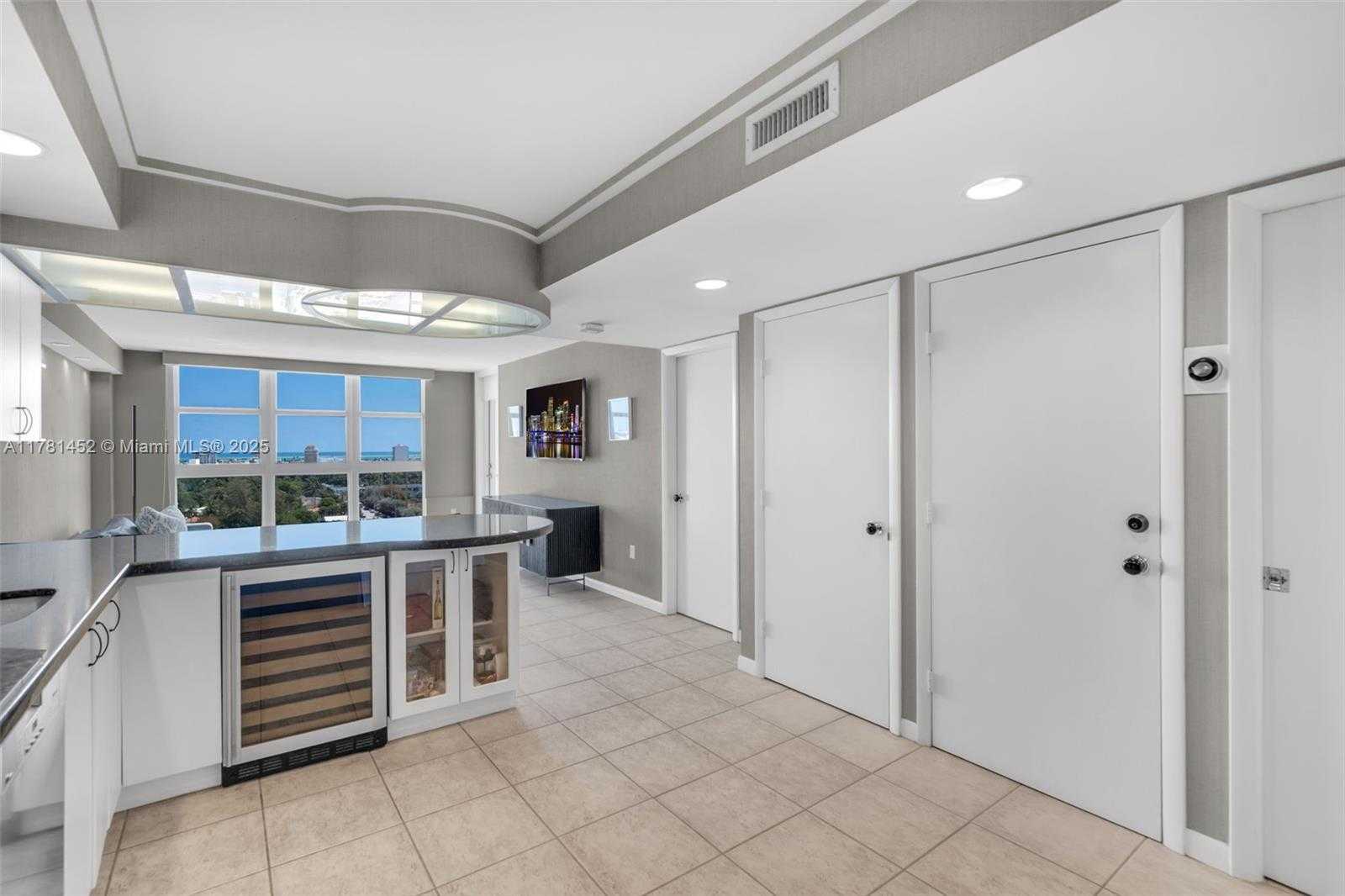 Small Image of 1228 WEST AVE #1110, Miami Beach Number 8