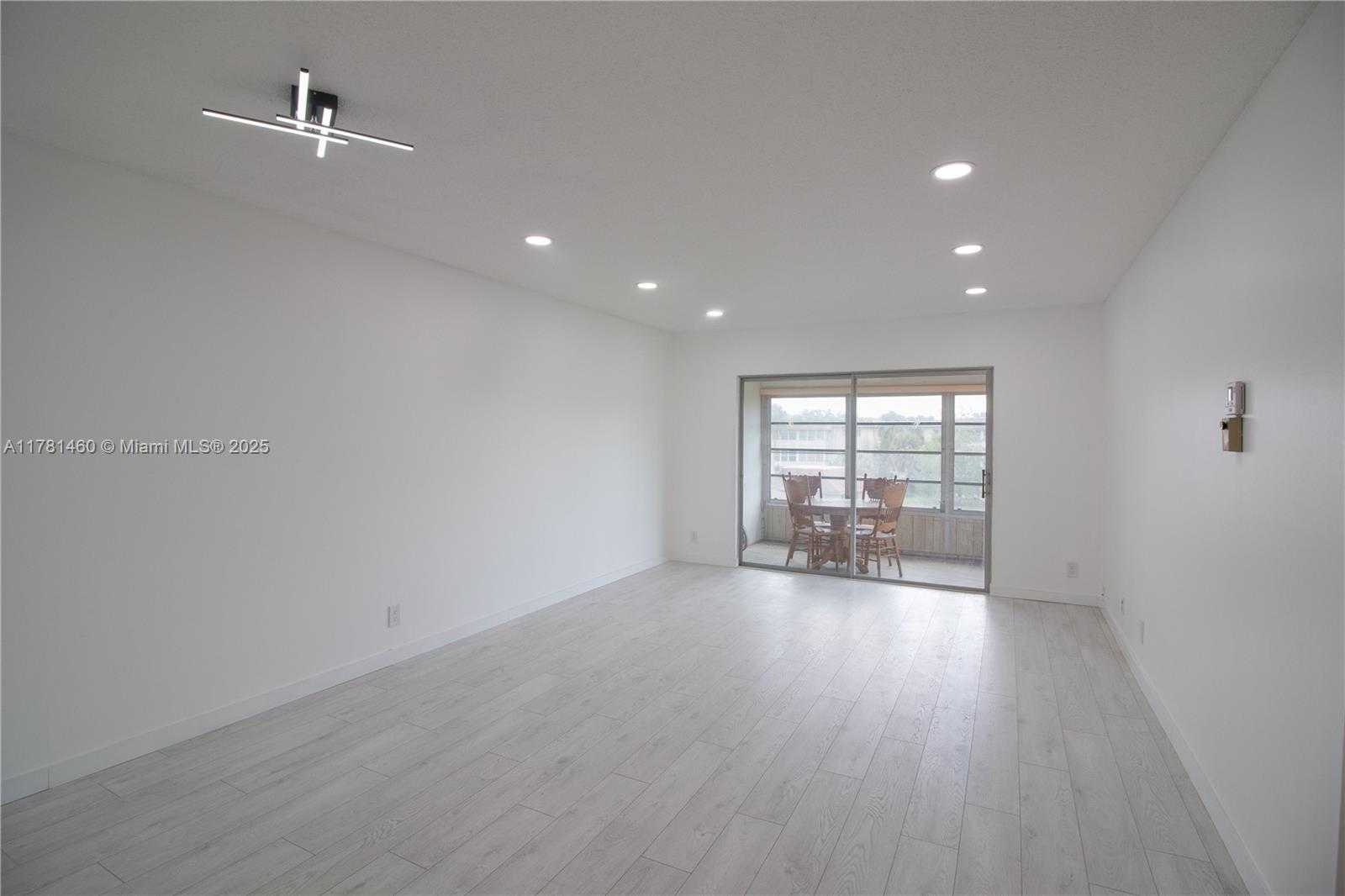 Small Image of 5031 WEST OAKLAND PARK BLVD #309, Lauderdale Lakes Number 6