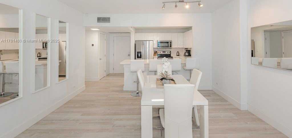 Small Image of 2301 COLLINS AVE #401, Miami Beach Number 15