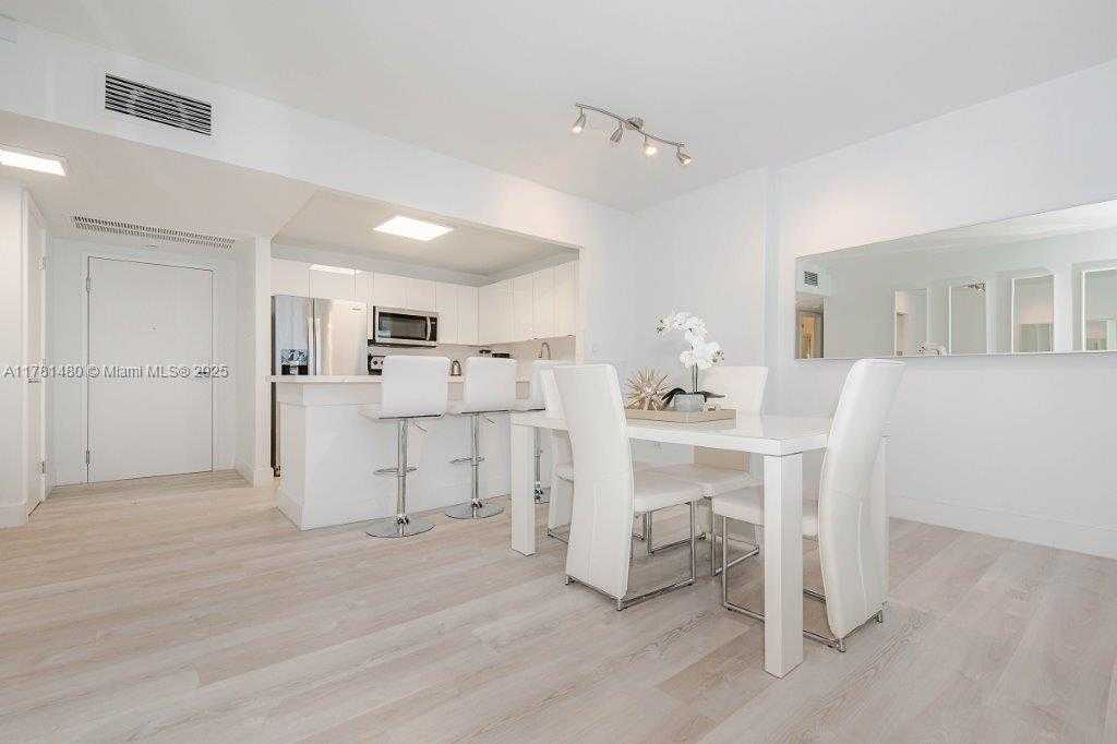Small Image of 2301 COLLINS AVE #401, Miami Beach Number 16