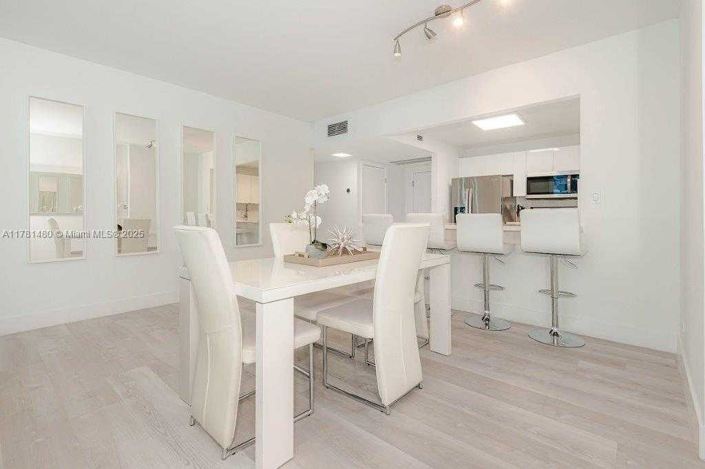 Small Image of 2301 COLLINS AVE #401, Miami Beach Number 17