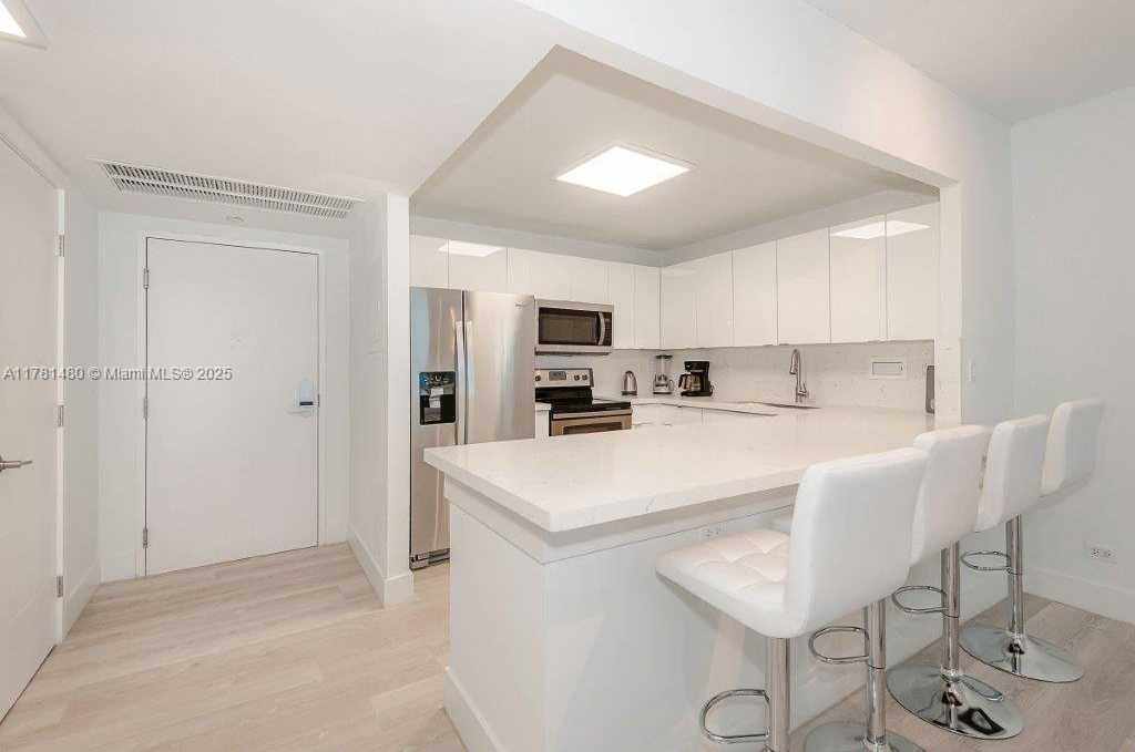 Small Image of 2301 COLLINS AVE #401, Miami Beach Number 19