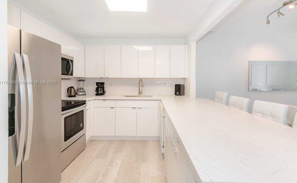 Small Image of 2301 COLLINS AVE #401, Miami Beach Number 22
