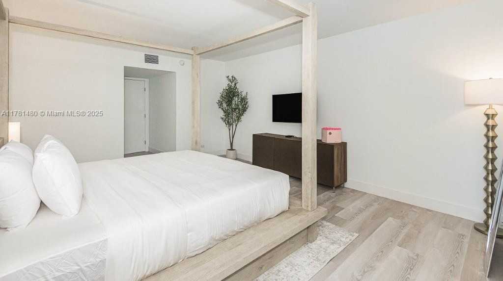 Small Image of 2301 COLLINS AVE #401, Miami Beach Number 25