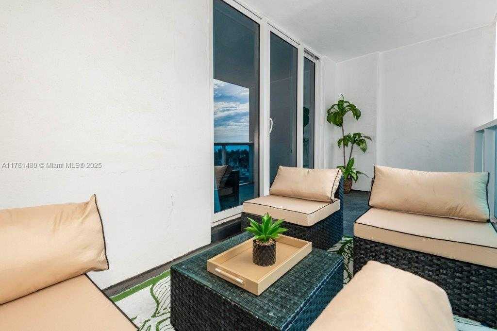 Small Image of 2301 COLLINS AVE #401, Miami Beach Number 3