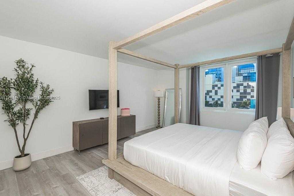 Small Image of 2301 COLLINS AVE #401, Miami Beach Number 4