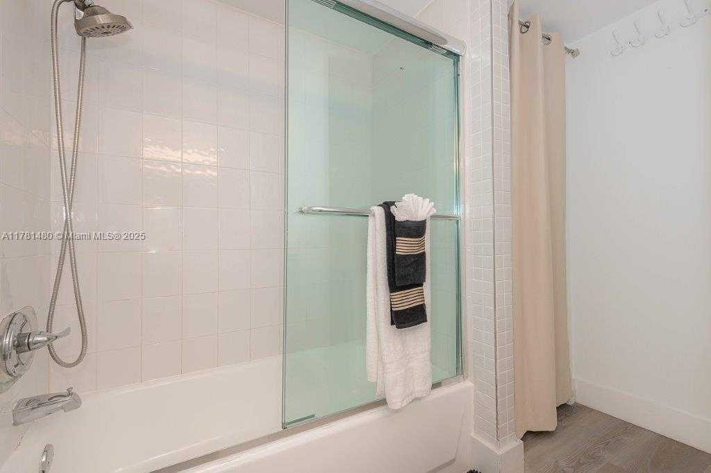 Small Image of 2301 COLLINS AVE #401, Miami Beach Number 6