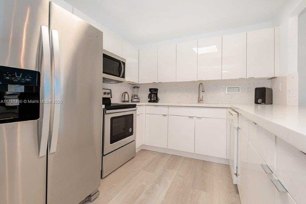 Small Image of 2301 COLLINS AVE #401, Miami Beach Number 8