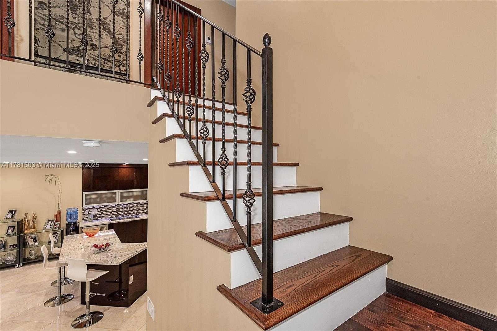 Small Image of 1094 REDWOOD ST #., Hollywood Number 10