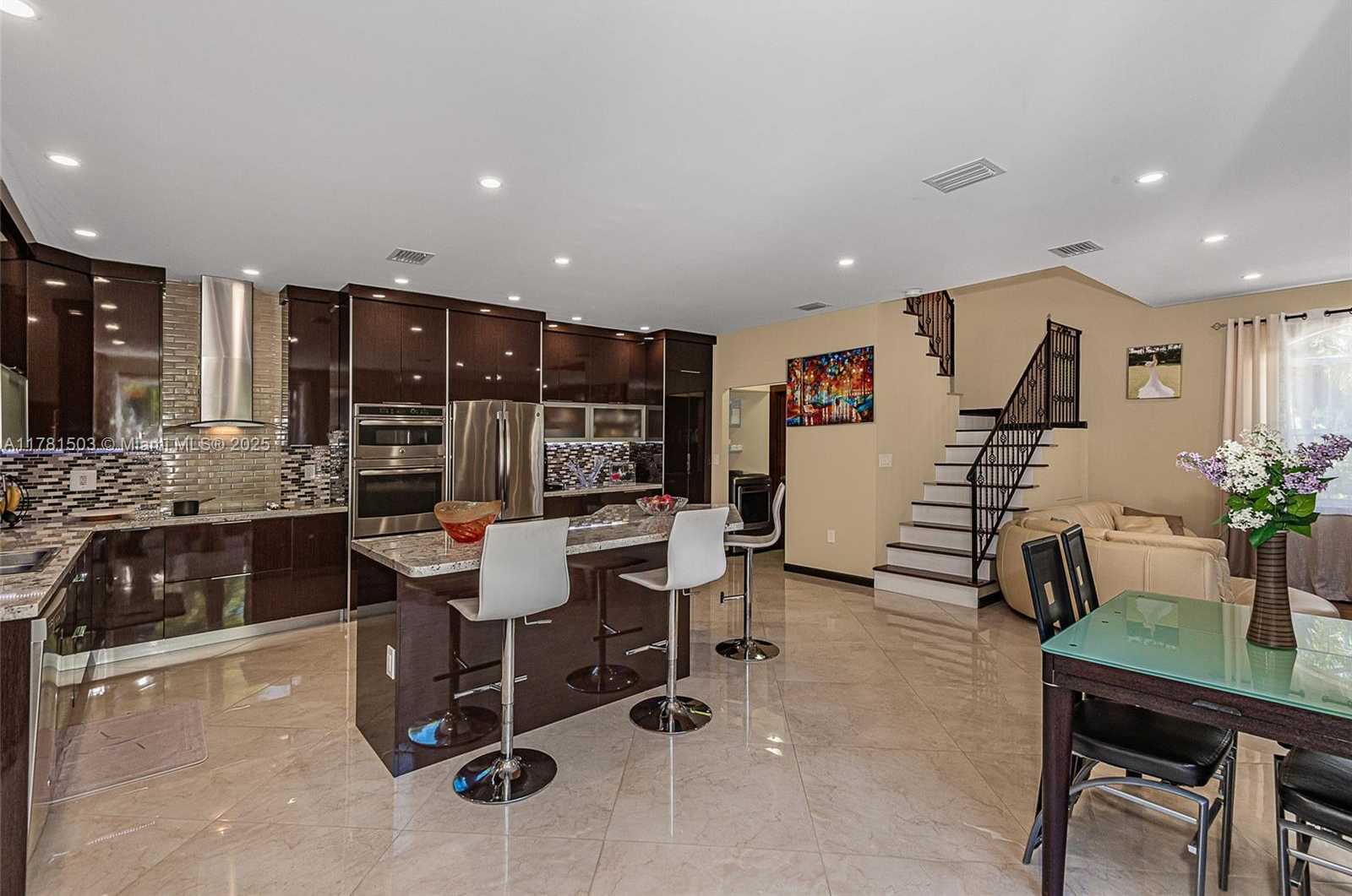 Small Image of 1094 REDWOOD ST #., Hollywood Number 2