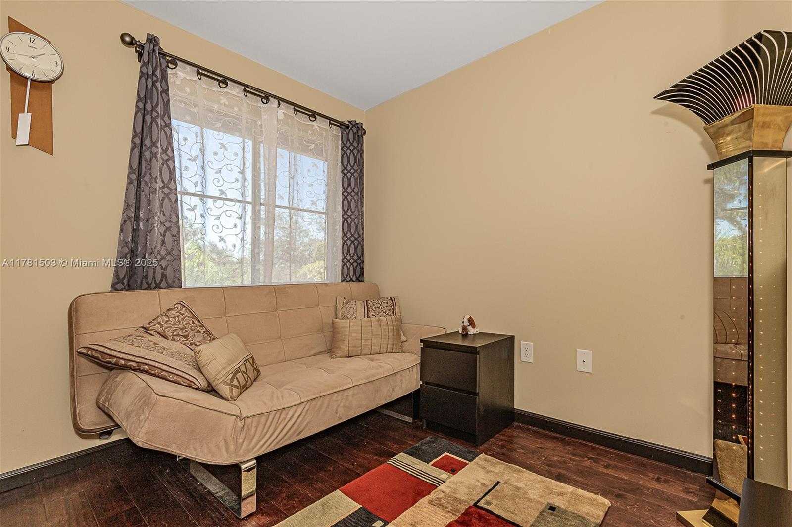 Small Image of 1094 REDWOOD ST #., Hollywood Number 20