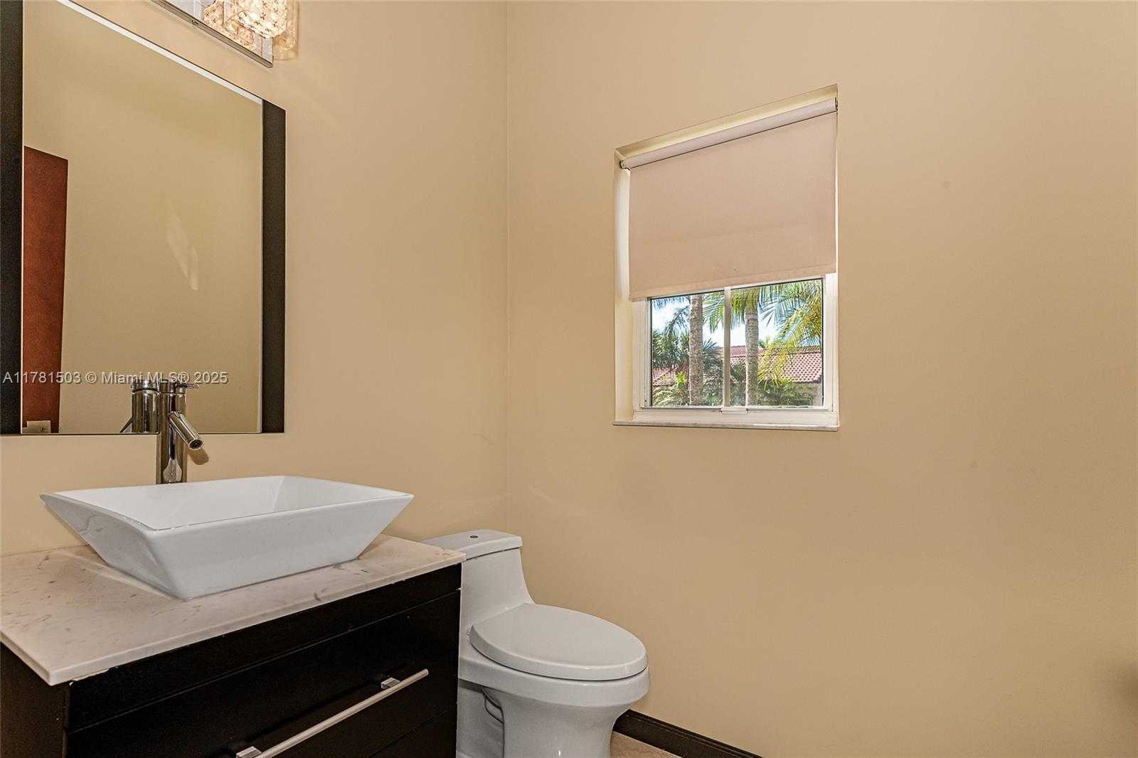 Small Image of 1094 REDWOOD ST #., Hollywood Number 21