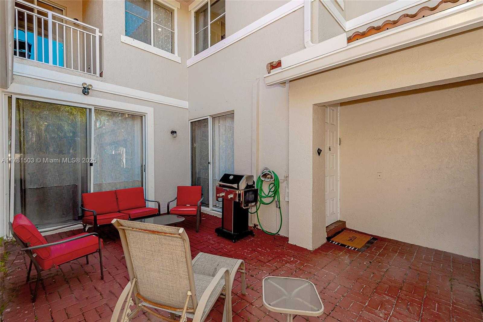 Small Image of 1094 REDWOOD ST #., Hollywood Number 23