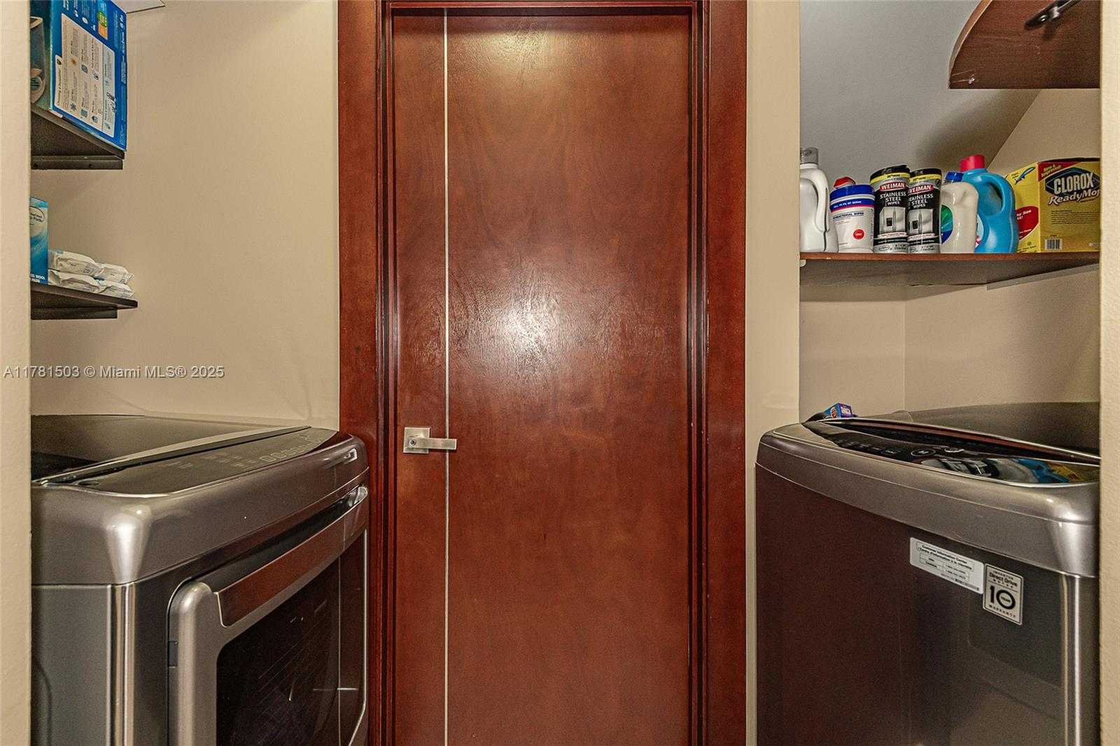 Small Image of 1094 REDWOOD ST #., Hollywood Number 24