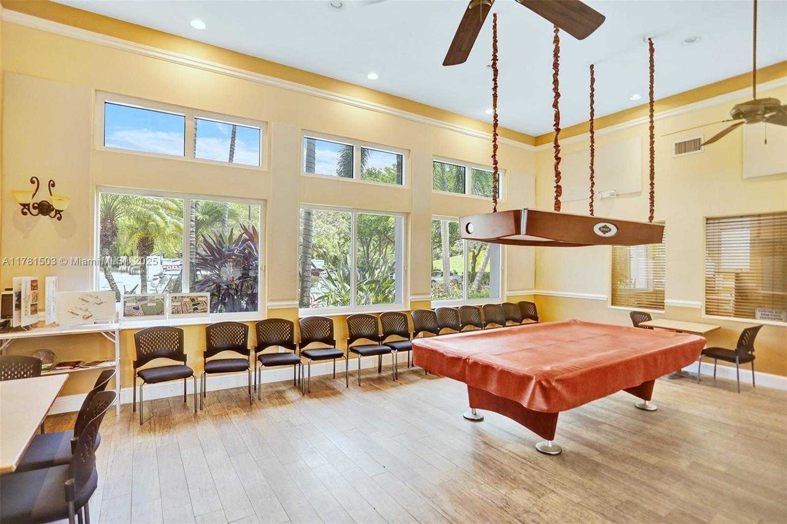 Small Image of 1094 REDWOOD ST #., Hollywood Number 30