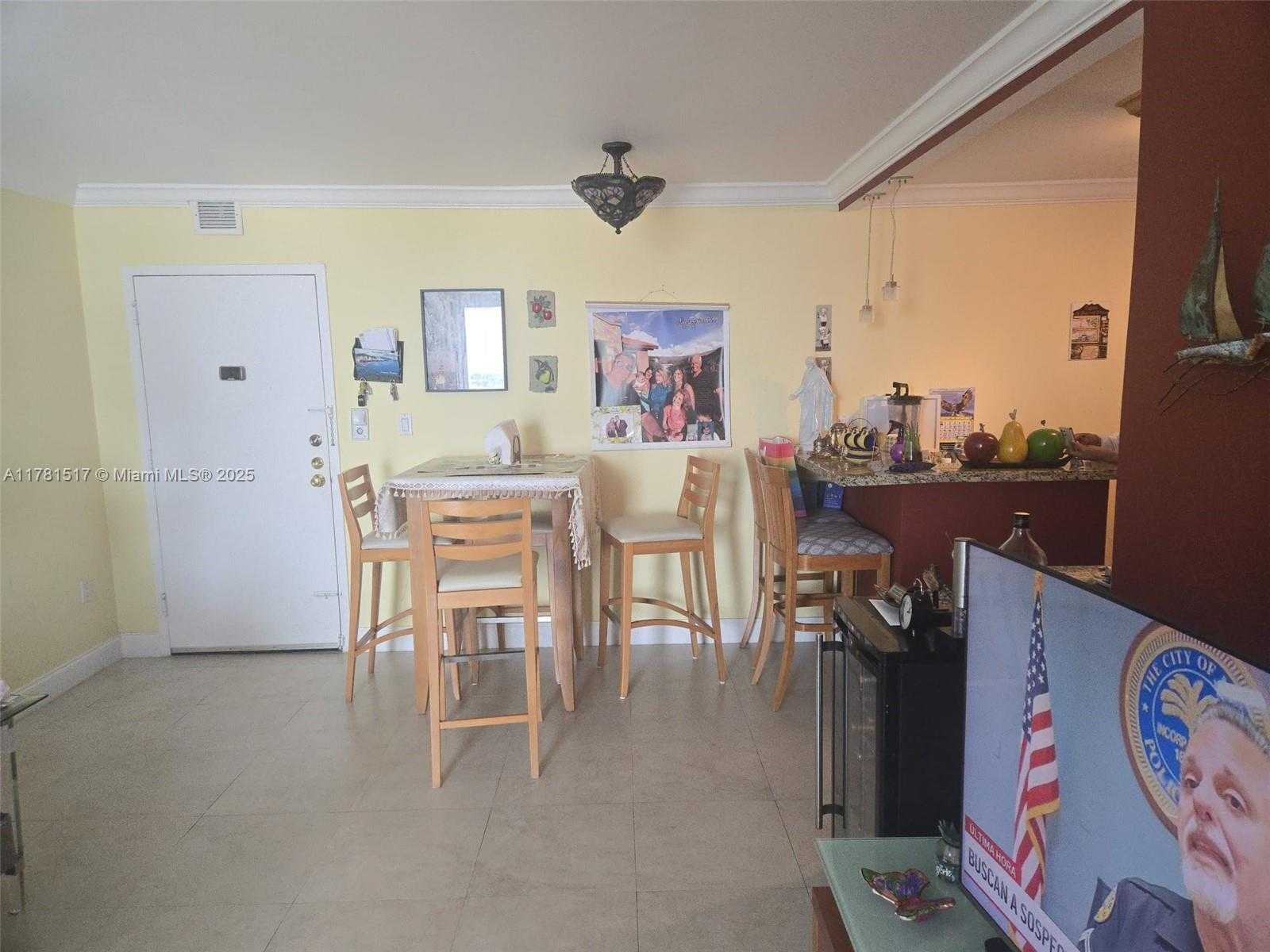 Small Image of 6900 BAY DR #8I, Miami Beach Number 3