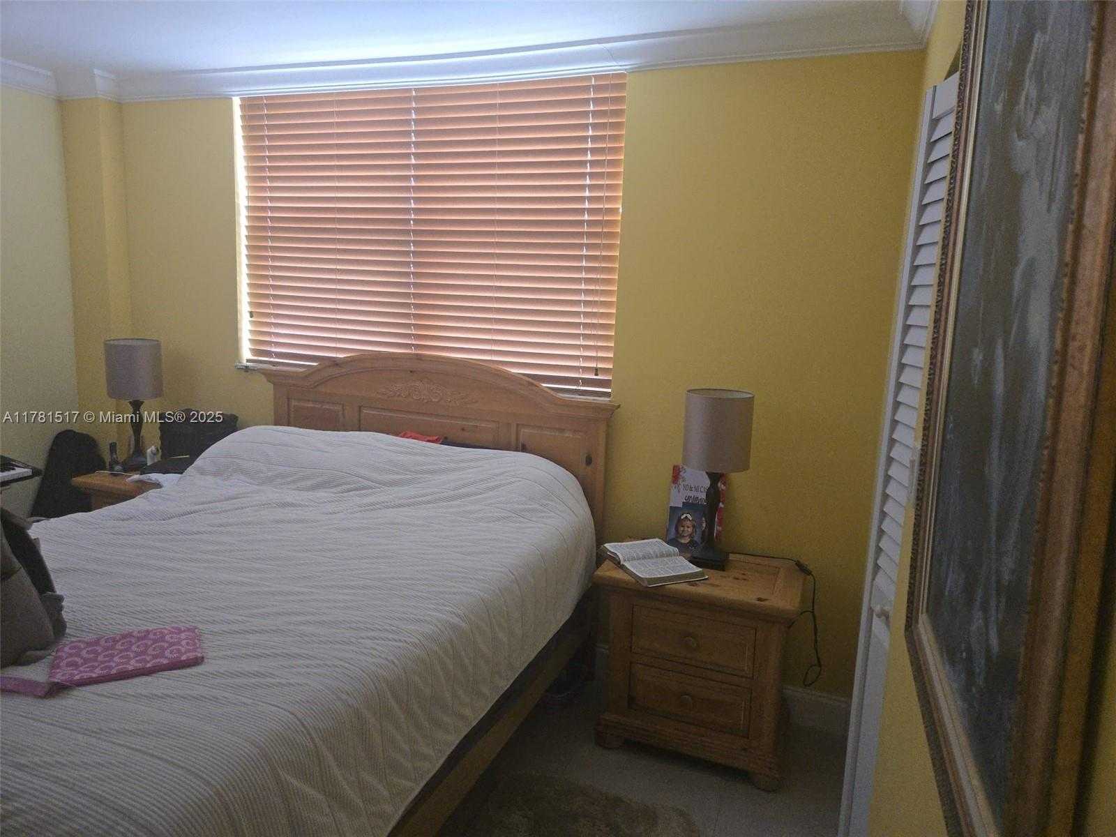 Small Image of 6900 BAY DR #8I, Miami Beach Number 4