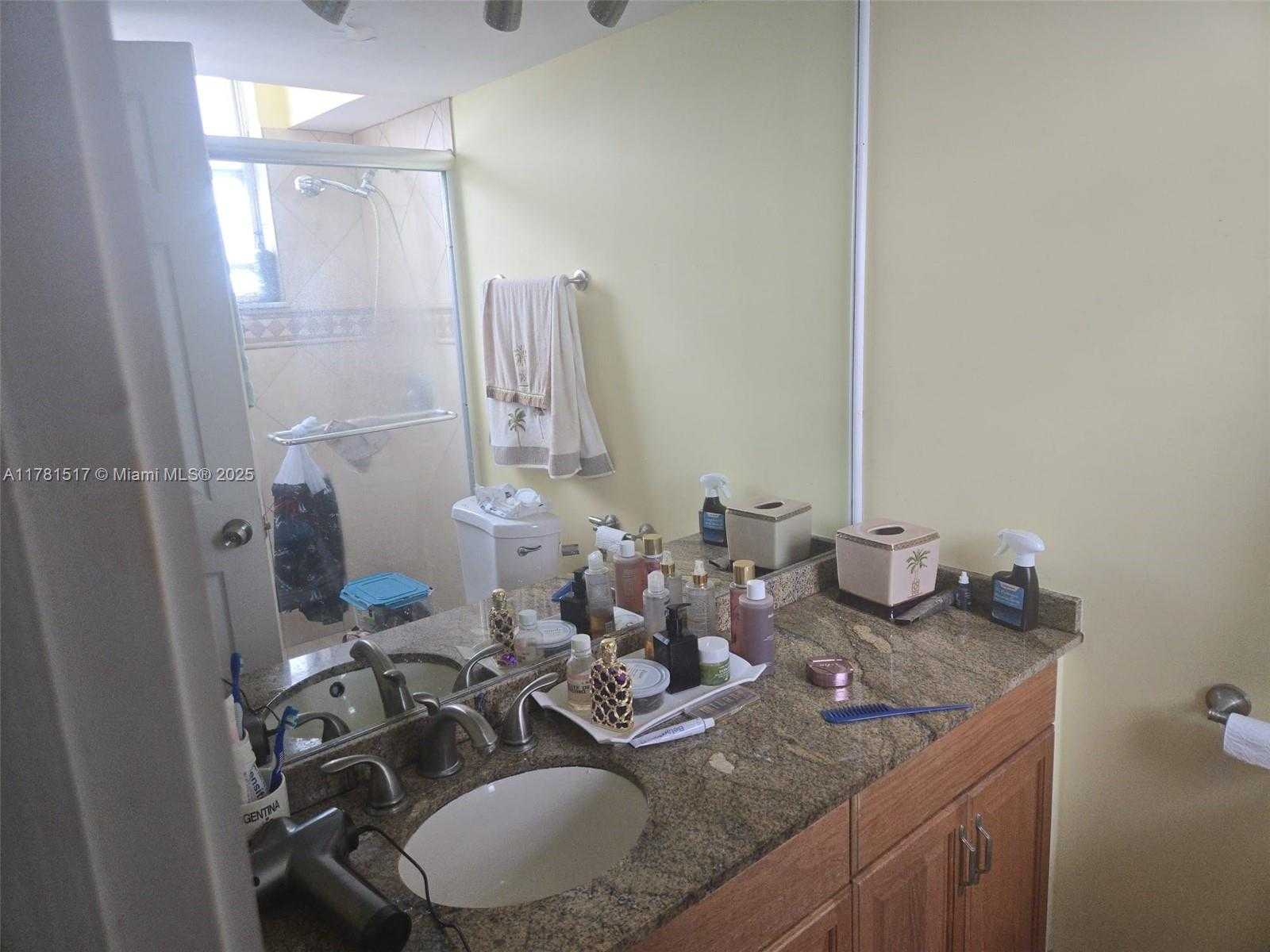 Small Image of 6900 BAY DR #8I, Miami Beach Number 5